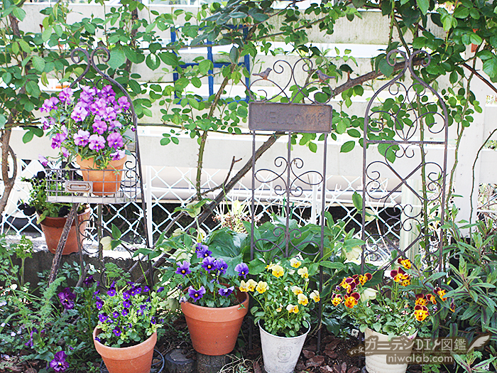置くだけでおしゃれに！アンティークなアイアン雑貨を庭に飾ろう！ | ガーデンDIY図鑑